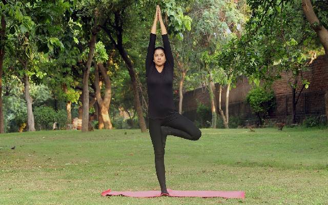 وضعیت درخت (Vrikshasana) | آموزش یوگا مبتدی