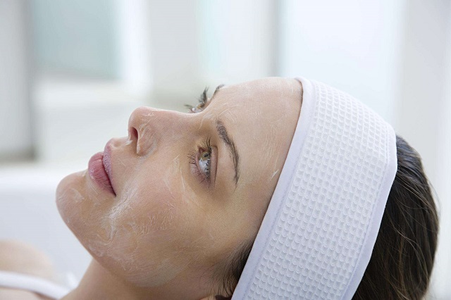 موز، لایه بردار طبیعی پوست برای درمان پوسته شدن صورت