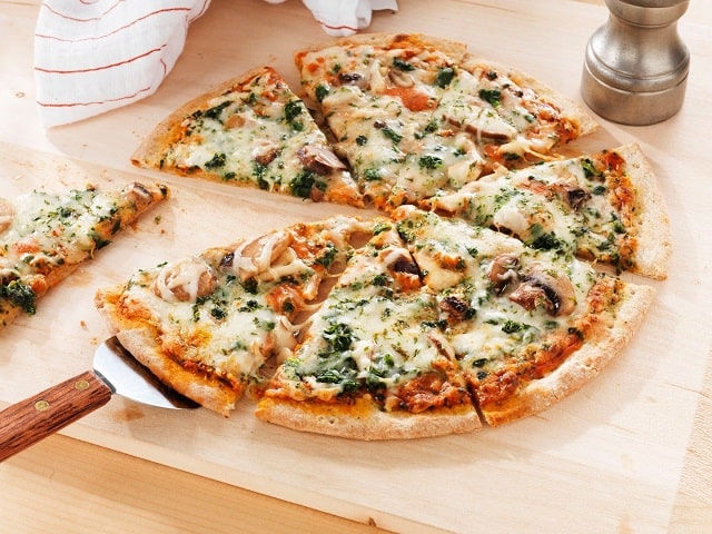 تفت دادن پیاز برای پیتزا