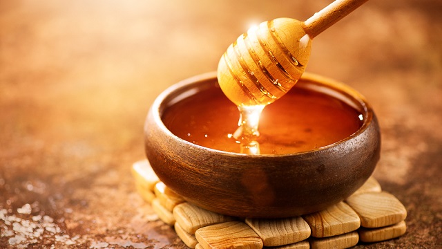 عسل، بهترین مرطوب کننده طبیعی پوست