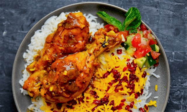 زرشک پلو با مرغ غذای ایرانی با مرغ و برنج