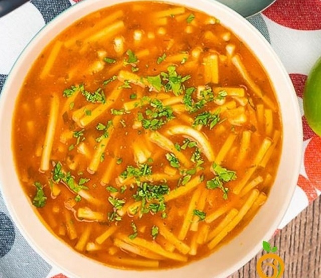 طرز تهیه سوپ ورمیشل خوشمزه با مرغ