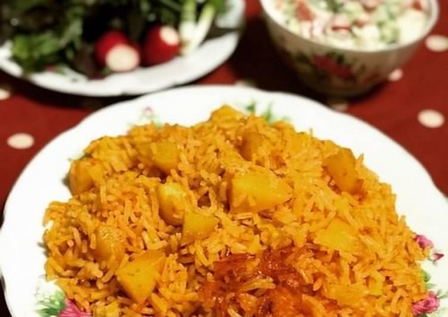 دمی گوجه یا استانبولی پلو مجلسی غذای ساده با برنج