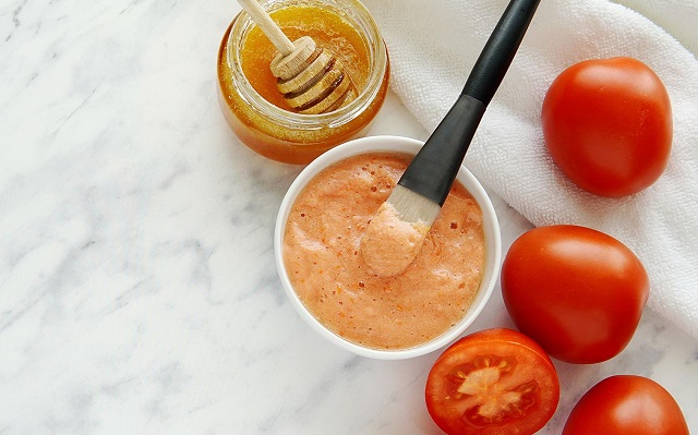 ماسک گوجه فرنگی و عسل برای از بین بردن لکه های پوست