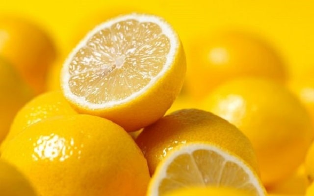 آب لیمو شیرین برای کمبود آب بدن و درمان آفتاب سوختگی