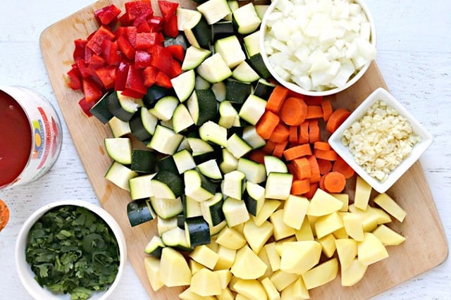 مواد لازم خوراک کدو سبز را آماده کنید