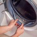 9 روش جرم گیری و تمیز کردن انواع مدل ماشین لباسشویی + رفع بو