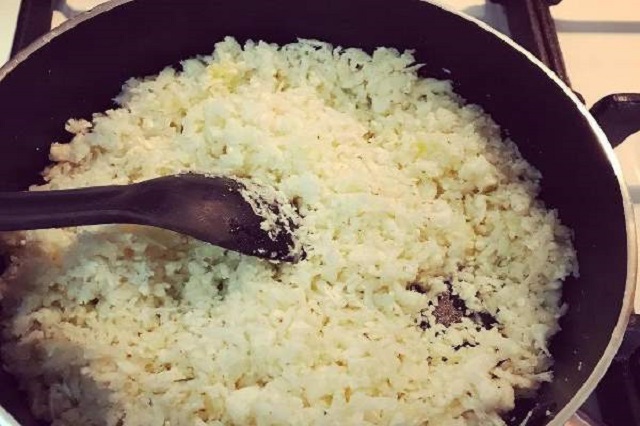 تفت دادن برنج گل کلم