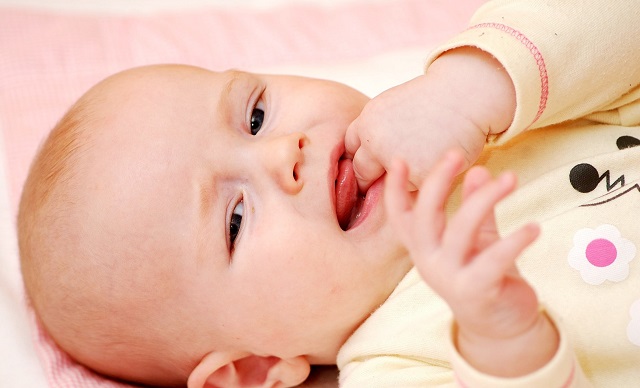 تحریک پذیری از علائم دندان درآوردن نوزاد