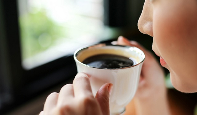 برای درمان سریع رفلاکس معده قهوه کمتری بنوشید