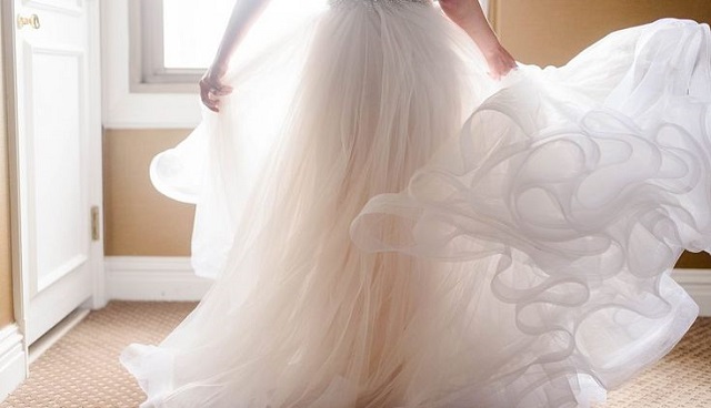 سالم بودن لباس عروس را هر سال بررسی کنید