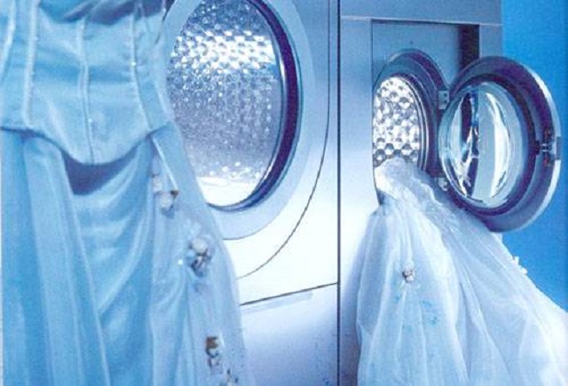 شستن لباس عروس با ماشین لباسشویی