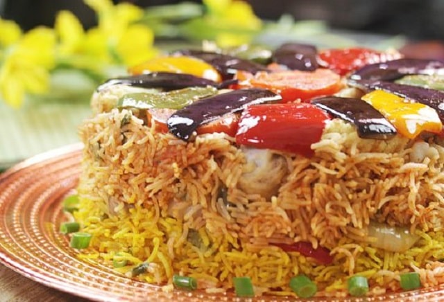 مقلوبه پلو با مرغ؛ غذای محبوب عربی