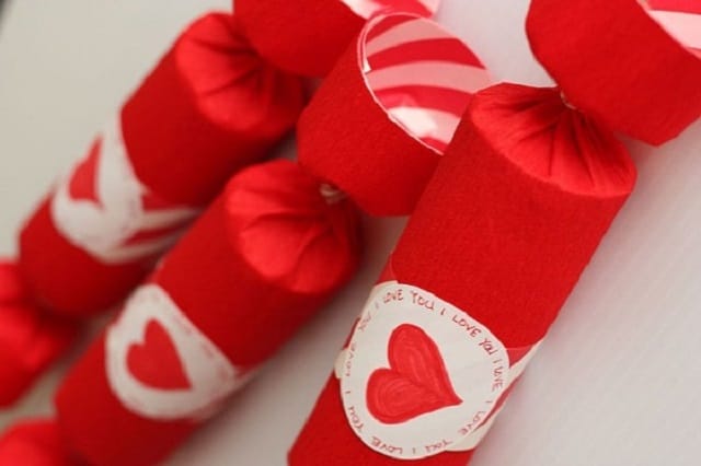 کادوپیچی به شکل شکلات از ایده‌های ساده و جذاب برای ولنتاین