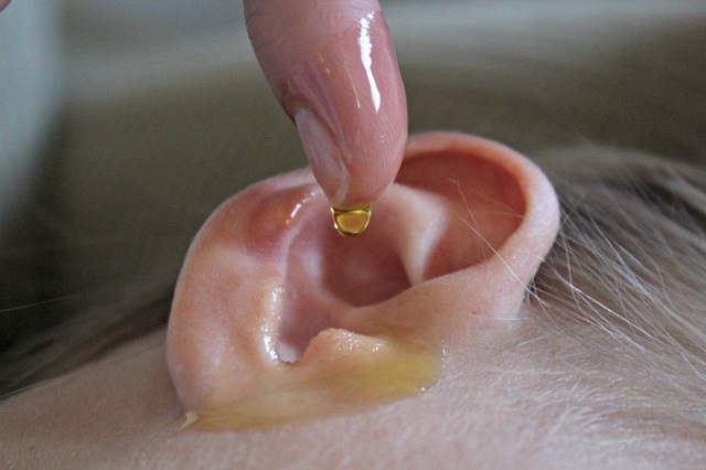طریقه استفاده از روغن زیتون در گوش