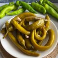 ۵ روش طرز تهیه ترشی فلفل سبز تند و شیرین مجلسی، سریع و فوری