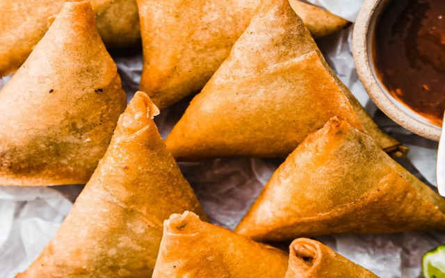 سمبوسه سیب‌ زمینی از انواع غذا با سیب زمینی ساده و لذیذ