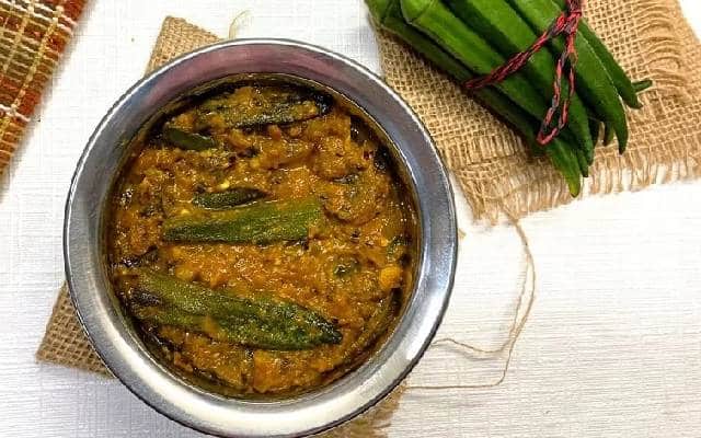 طرز تهیه خوراک بامیه با کشک 