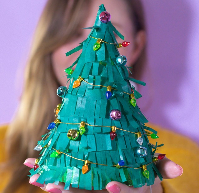 ساخت درخت کریسمس با مقوا و کاغذ رنگی