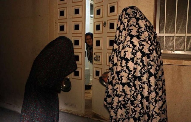 قاشق زنی از آداب و رسوم شب یلدا در مازندران