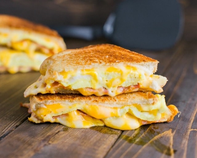 طرز تهیه ساندویچ پنیر گریل شده، بهترین پیشنهاد صبحانه با پنیر