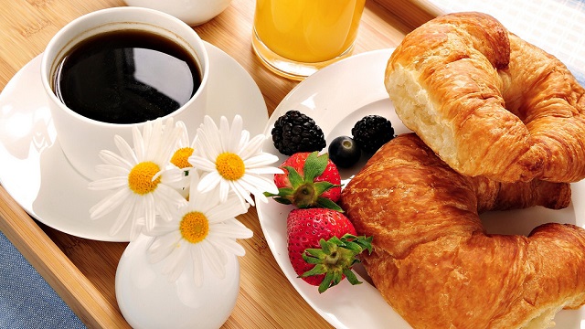 ویژگی‌های اصلی صبحانه فرانسوی چیست؟