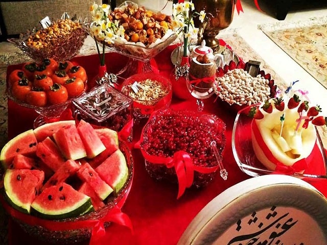 سرگرمی‌ها، خوراکی‌ها و غذاهای شب یلدا در کرمانشاه