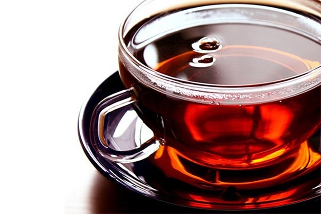 سوزش سر دل از مضرات مصرف زیاد چای برای سلامت