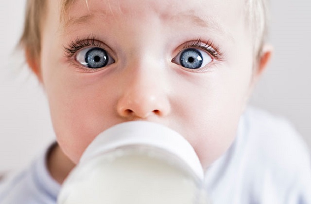 عوارض شیر خشک برای نوزاد و تفاوت شیر مادر با شیر خشک