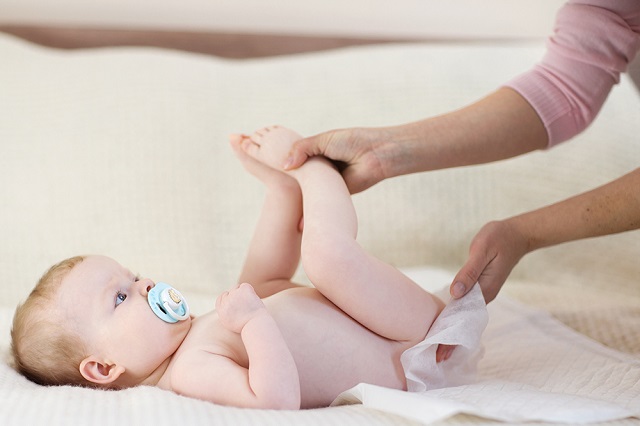 تمیز کردن نوزاد مهم‌ترین مرحله از آموزش تعویض پوشک بچه