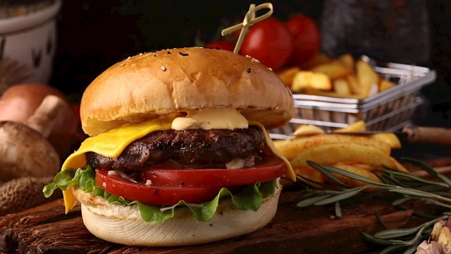 چیزبرگر (Cheeseburger)/ ایالات متحده آمریکا