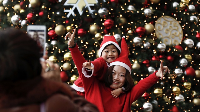 آداب و رسوم کریسمس در چین، تزئین درخت نور