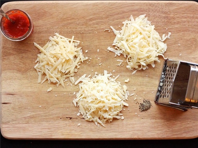 فرق پنیر پارمزان با پنیر پیتزا