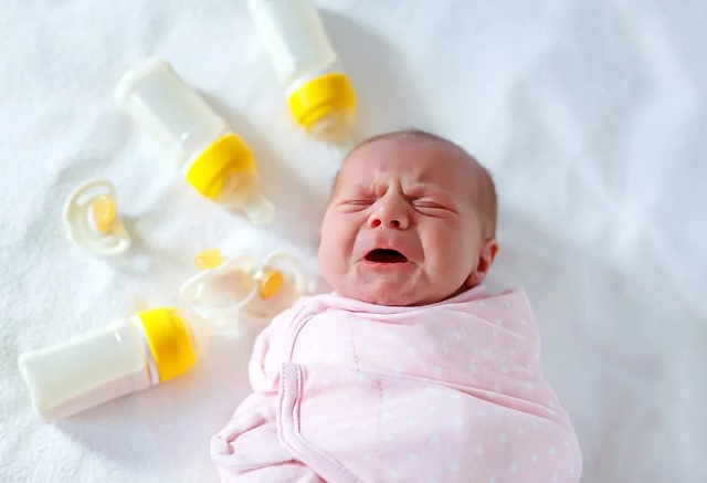 هضم شیر خشک برای برخی نوزادان مشکل است