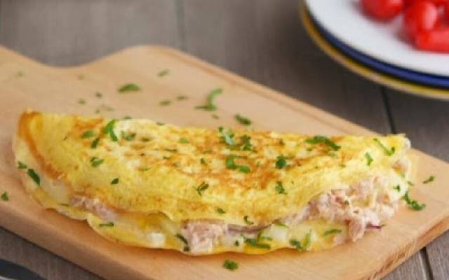 املت تن ماهی و تخم مرغ از انواع املت مقوی و کامل
