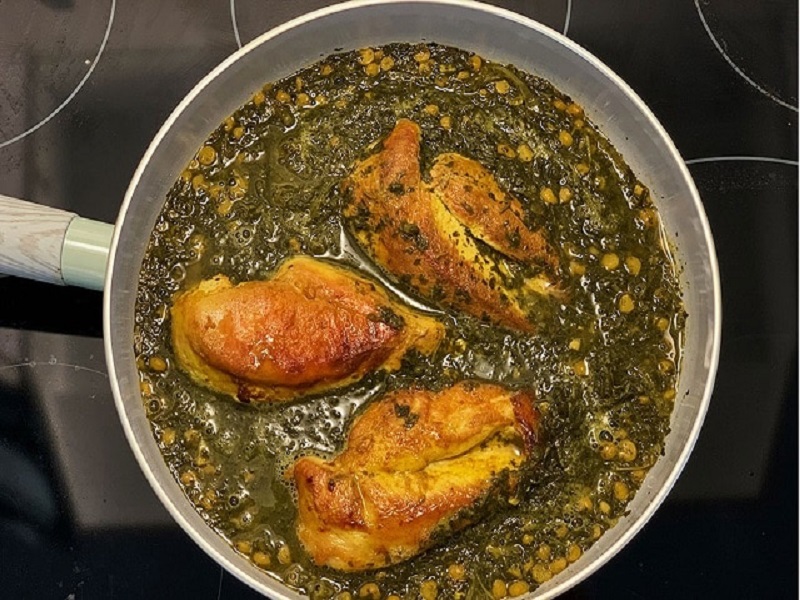 طرز تهیه خورش مرغ ترش به روش گیلانی (رشتی) + ترکیب سبزی