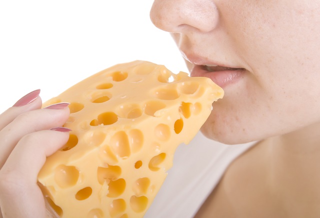 چگونه پنیر به داشتن دندان‌های تمیزتر کمک می‌کند؟
