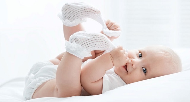 بهترین زمان تعویض پوشک نوزاد دختر و پسر هر چند ساعت است؟