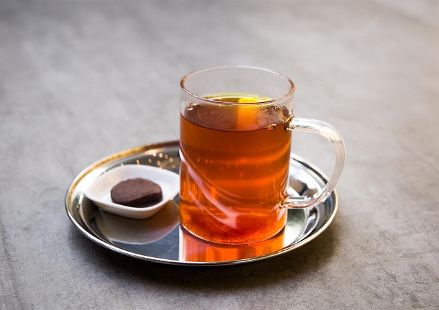 طرز تهیه چای زعفرانی مراکشی