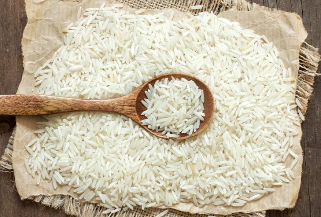 یک فضای خشک و خنک برای  نگهداری برنج خام در خانه انتخاب کنید