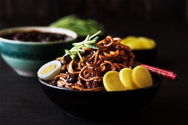 نودل سیاه (‌black noodle) یا جاجانگمیون