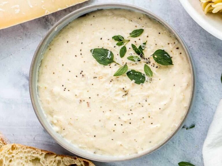 ۲ طرز تهیه سس آلفردو در ۴ مرحله آسان به روش رستورانی