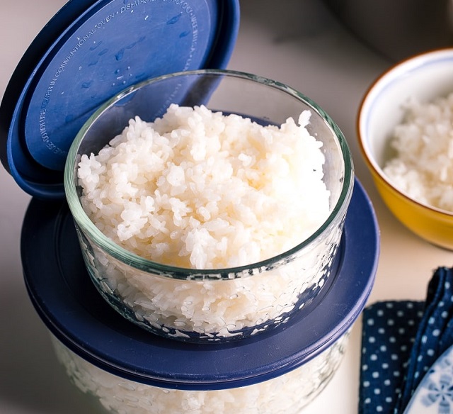 نحوه گرم کردن برنج بعد از نگهداری در یخچال و فریزر