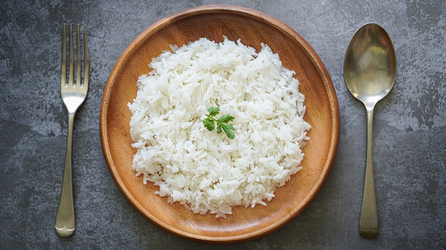 رفع یبوست از مزایای خوردن برنج در بارداری
