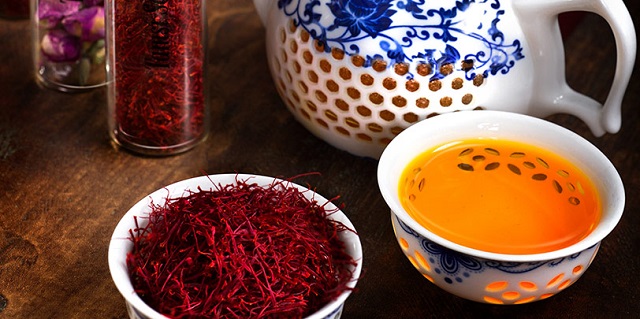 چای زعفران از نوشیدنی های گرم ایرانی