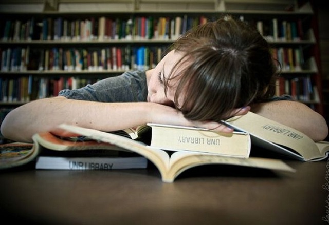 اهمیت خواب در شب‌های امتحان