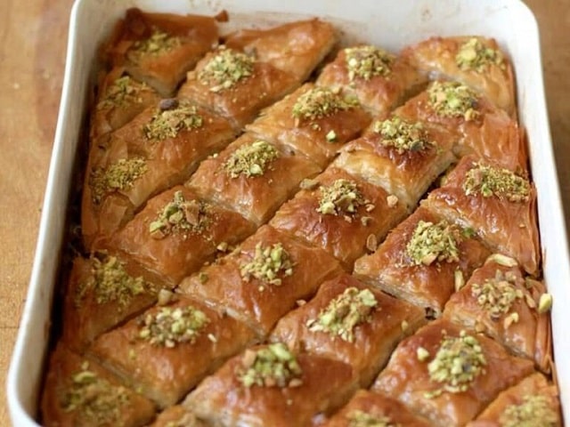باقلوا یزدی حاج خلیفه از شیرینی های سنتی یزد