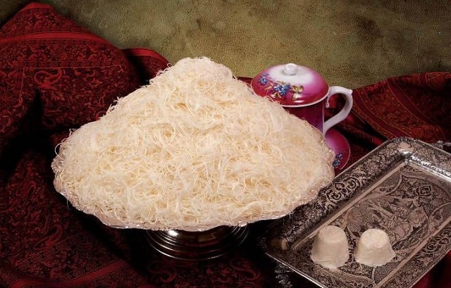 پشمک یزدی از شیرینی های سنتی یزد