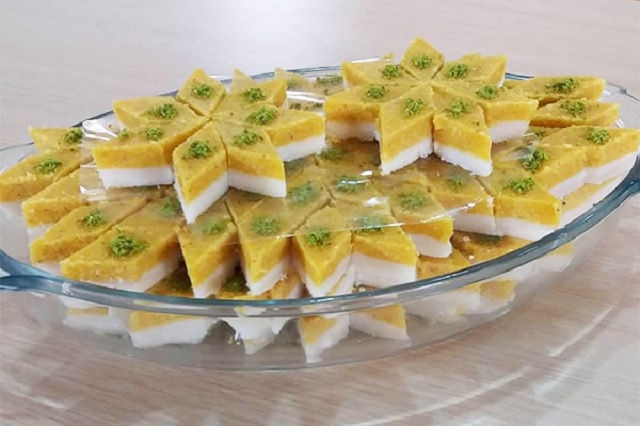 لوز مخلوط از شیرینی های خوشمزه عید در اصفهان