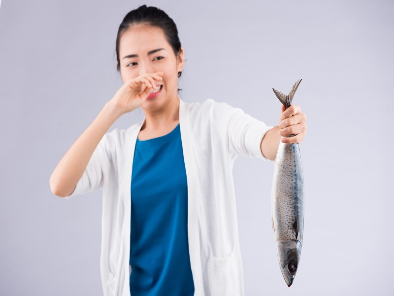 رفع بوی بد ماهی | ۱۸ روش ساده از بین بردن بوی زهم ماهی